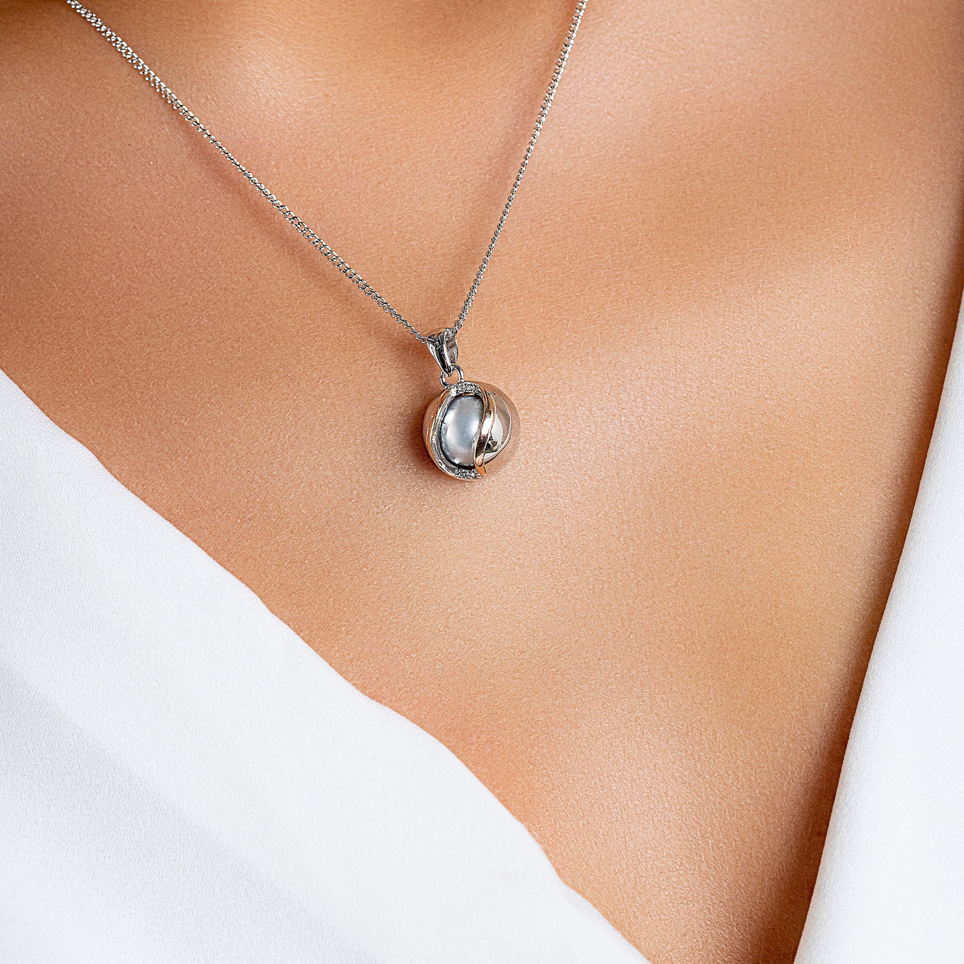 Salacia Silver Oyster Pendant with Pearl
